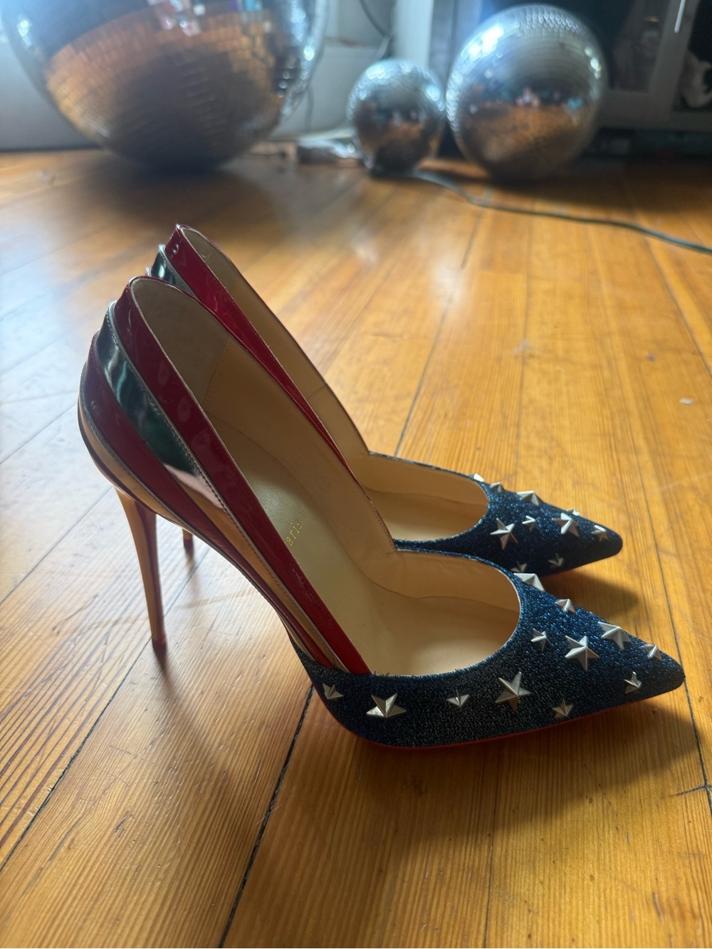 *RARE* Christian Louboutin USA Star-Embellished Pointed Pumps Heel